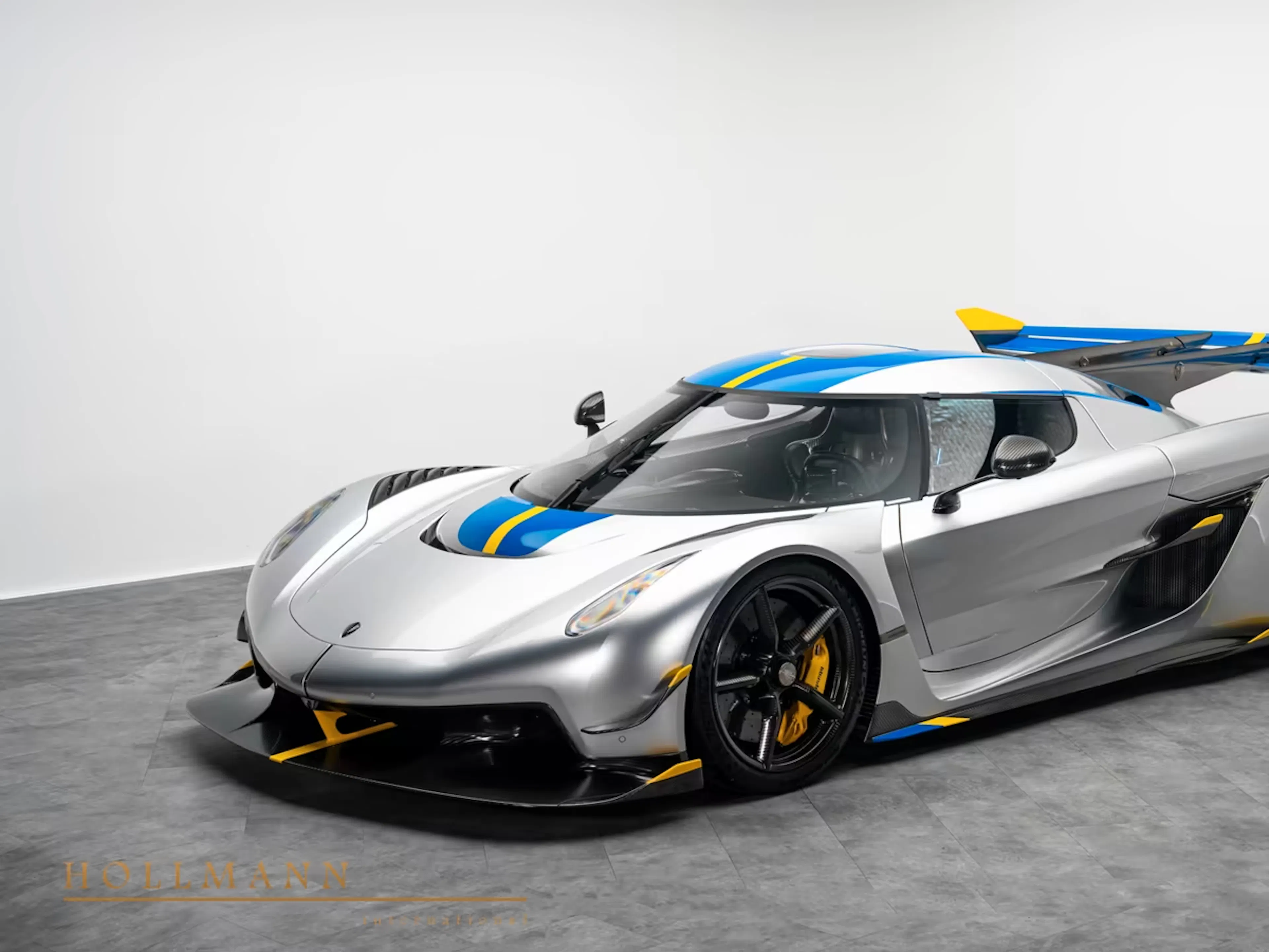 Ein Koenigsegg Jesko Absolut auf der Verkaufsfläche