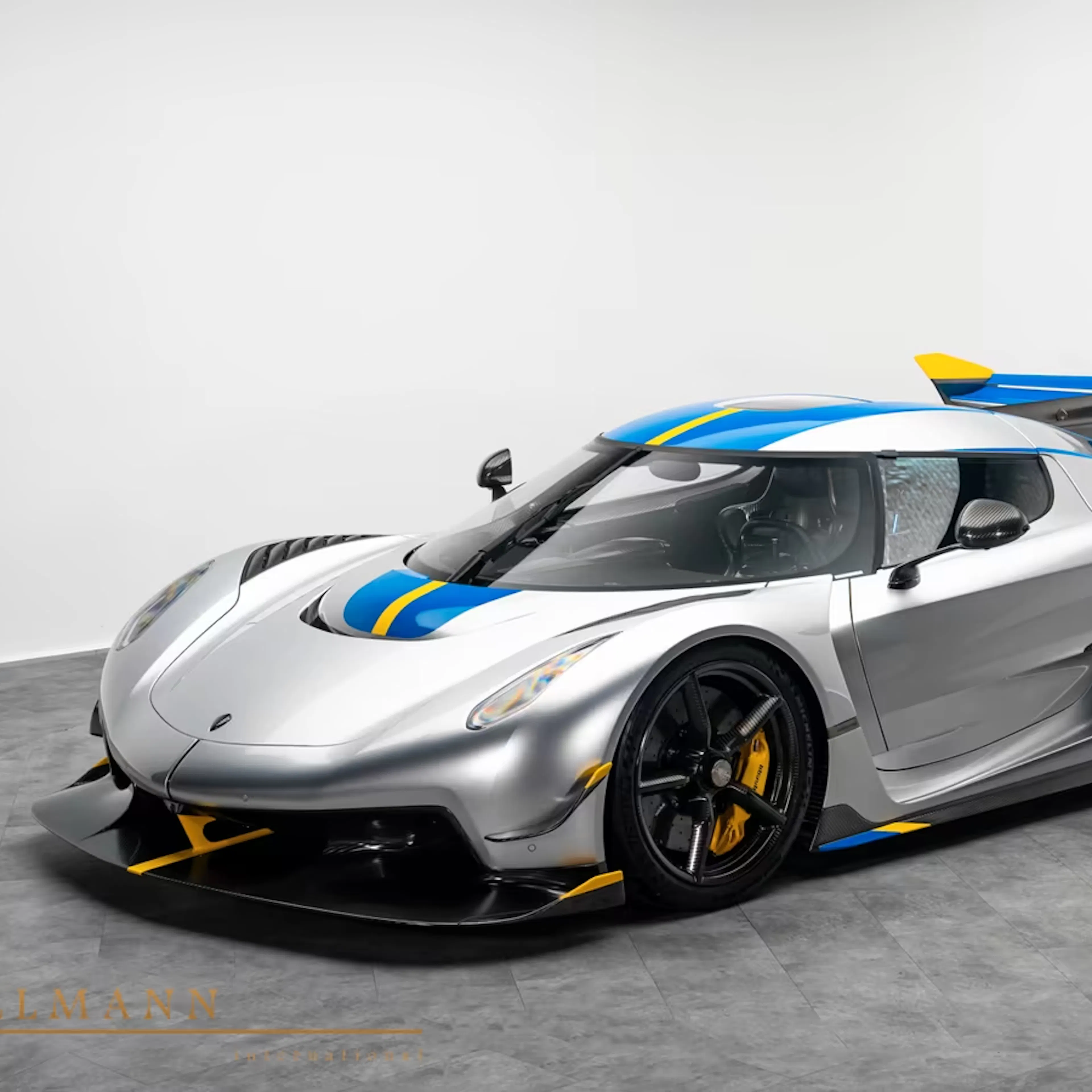 Ein Koenigsegg Jesko Absolut auf der Verkaufsfläche