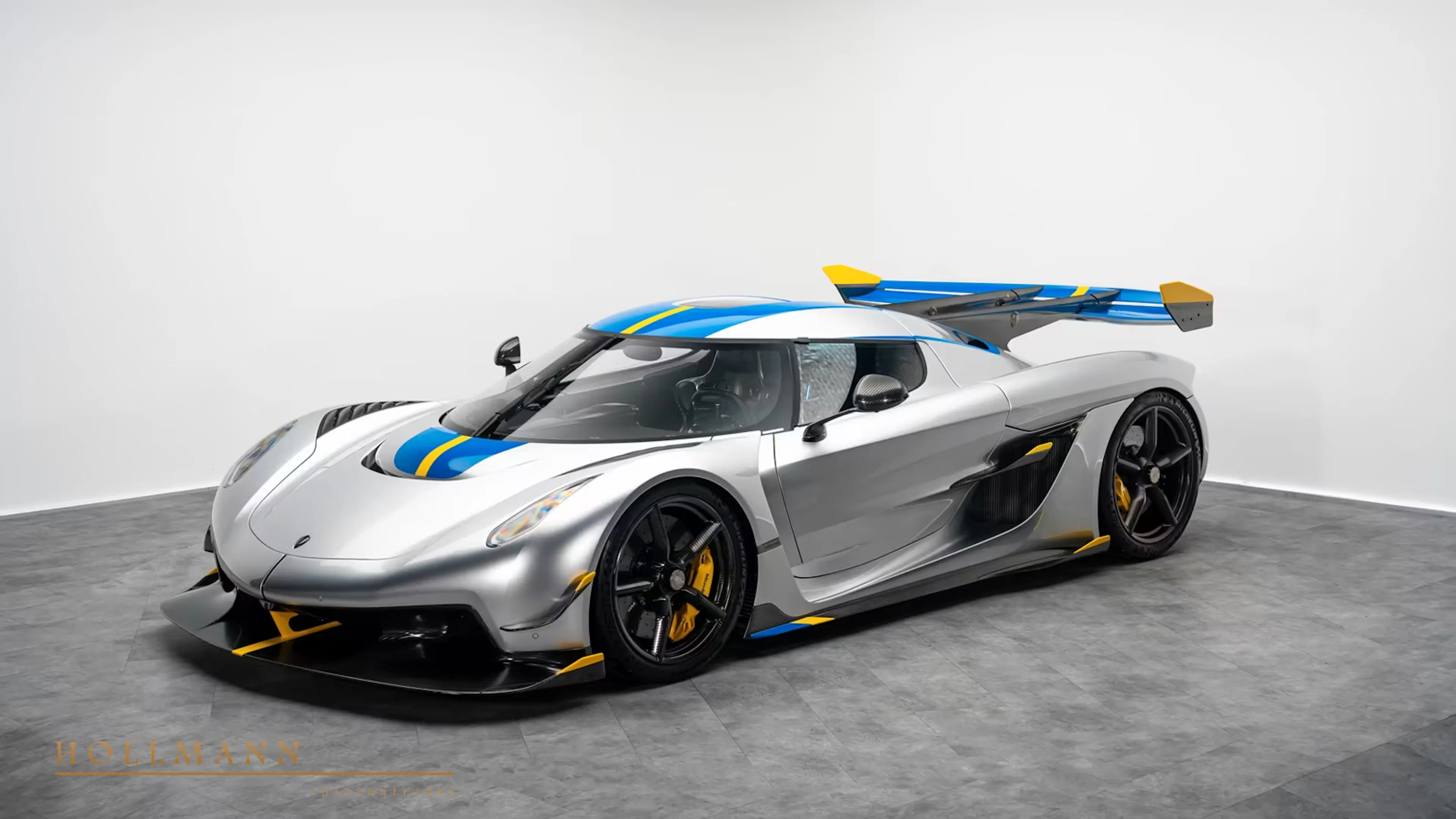 Ein Koenigsegg Jesko Absolut auf der Verkaufsfläche