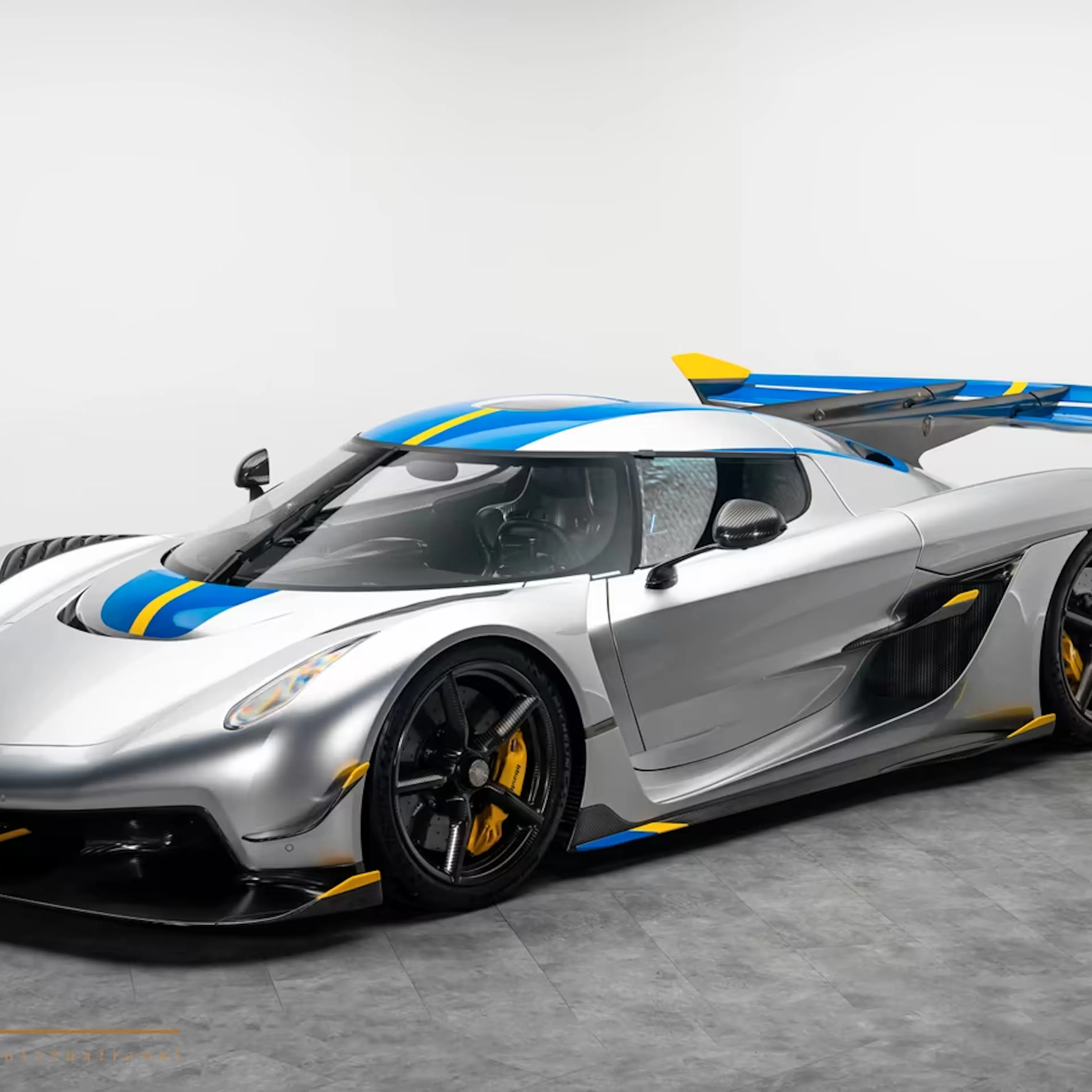 Ein Koenigsegg Jesko Absolut auf der Verkaufsfläche