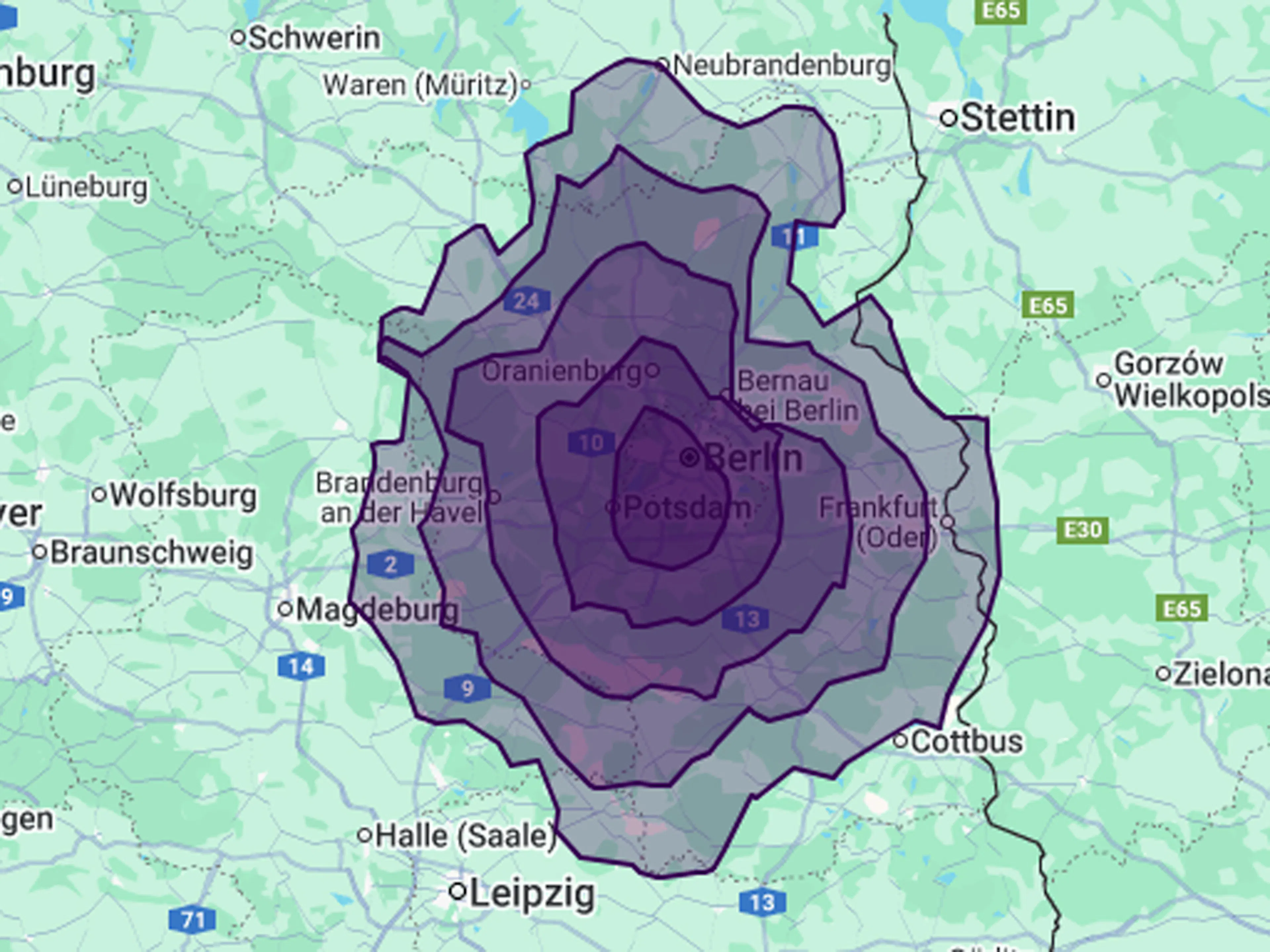 Eine Karte zeigt die Reichweite eines ausgewählten E-Autos.
