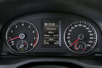 VW Caddy 4 Innenansicht Dateil Kombiinstrument statisch schwarz