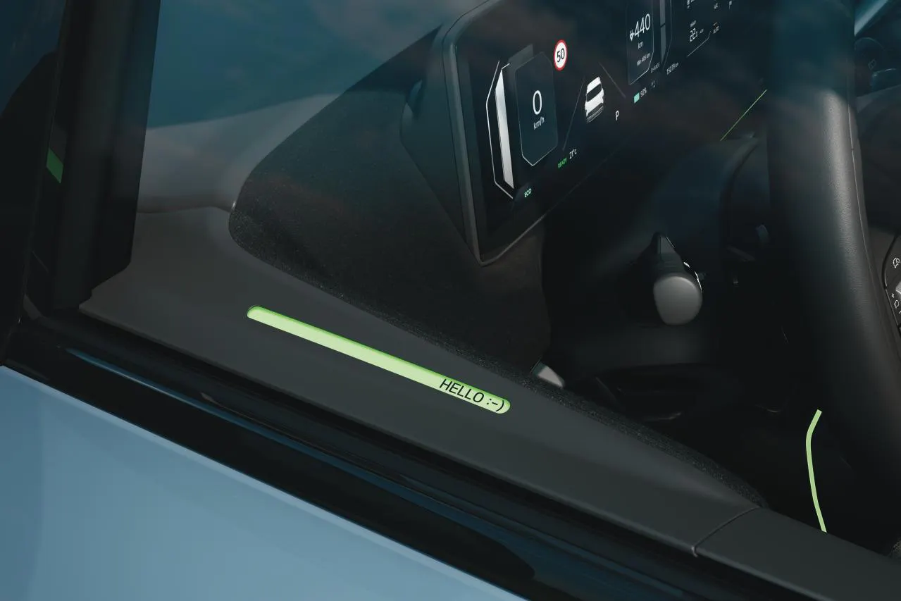 Kia EV2 Detailansicht "Hello" Schriftzug in der Fahrertür