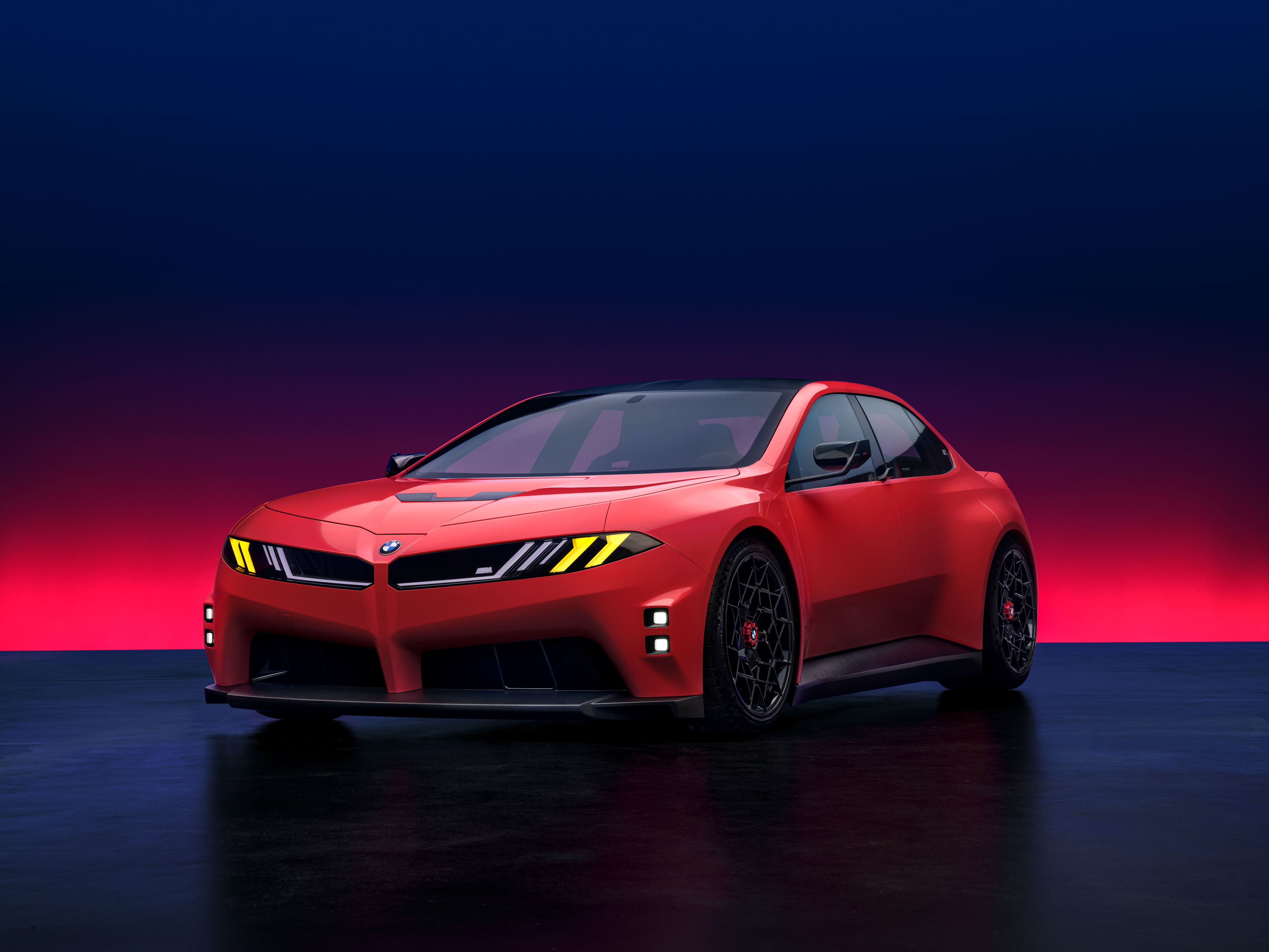 Schrägansicht auf die Front des BMW M3 Concept.