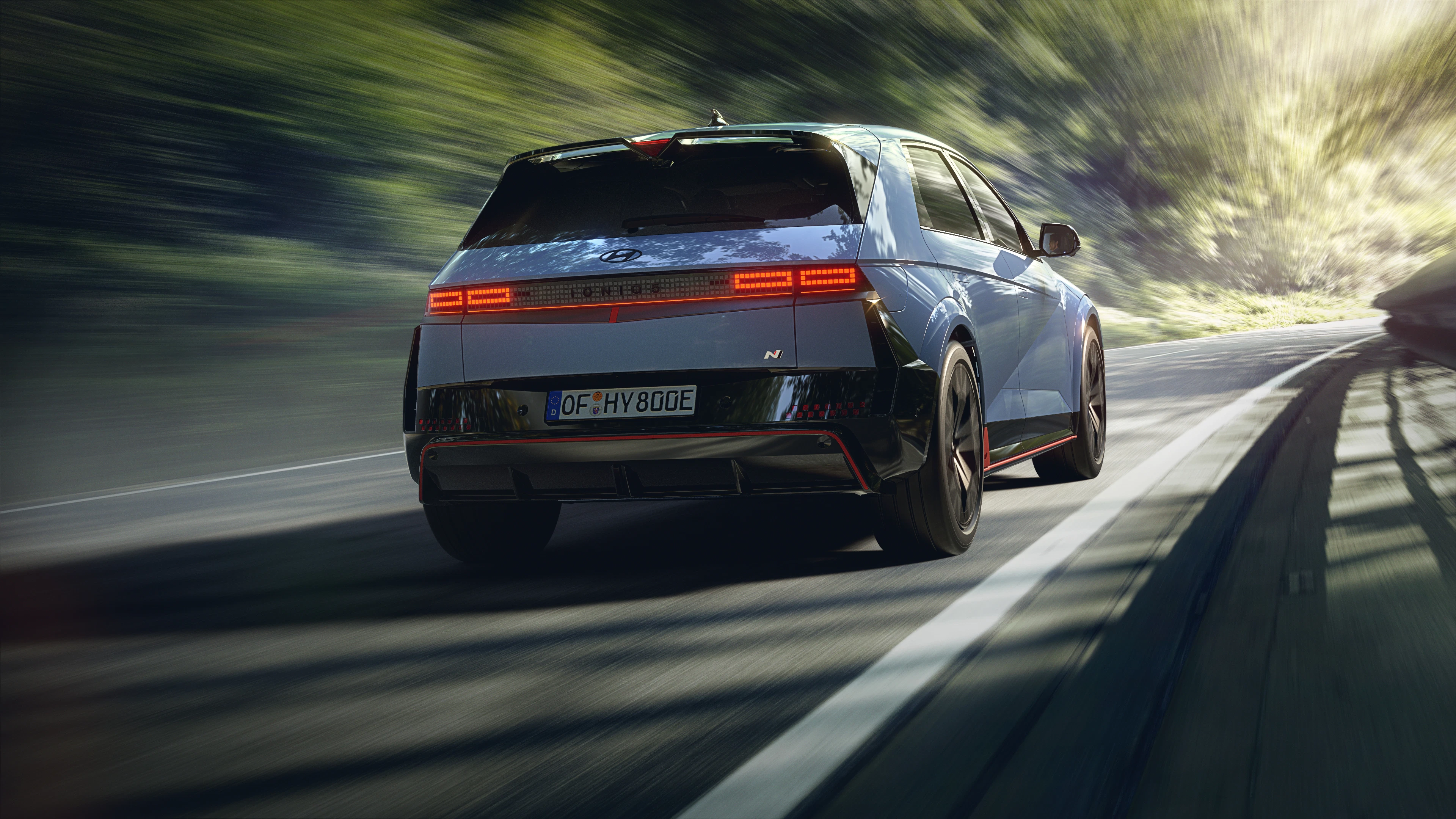 Hyundai Ioniq 5 N (NE) Heckansicht dynamisch