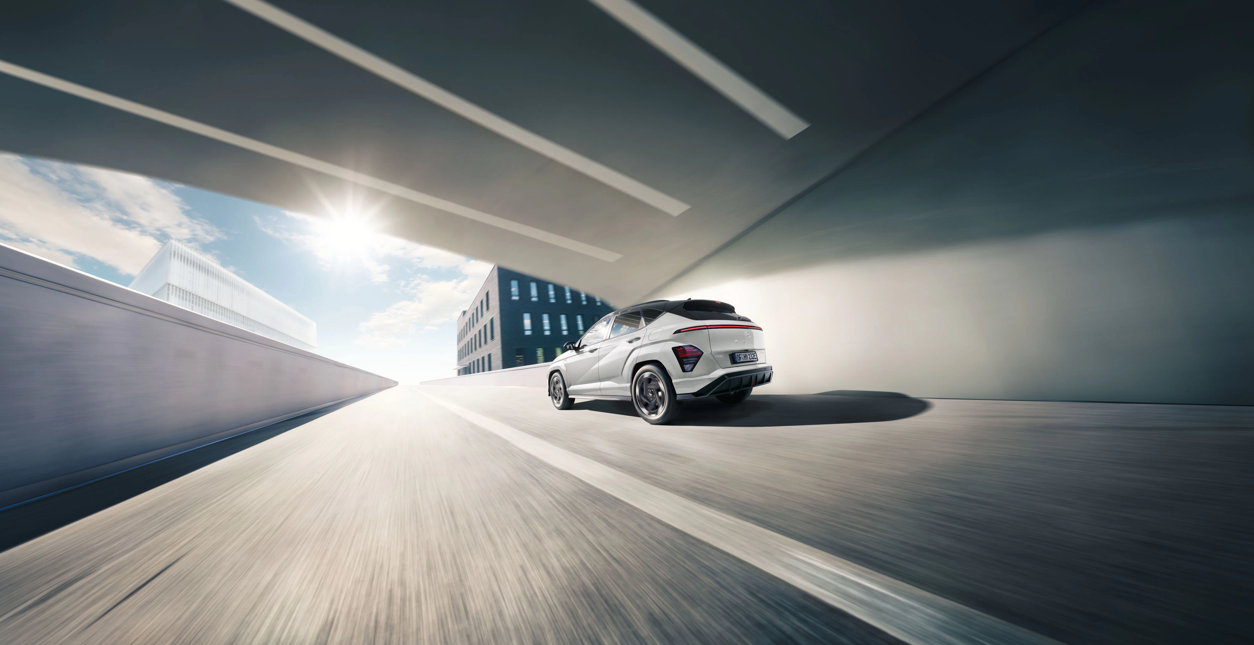 Hyundai KONA Elektro N Line (SX2) Schrägansicht Heck dynamisch