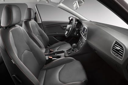 SEAT Leon ST 5F Innenansicht Vordersitze und Armaturenbrett beifahrerseitig