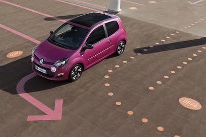 Renault Twingo N Facelift Dreitürer Aussenansicht Front schräg erhöht statisch violett