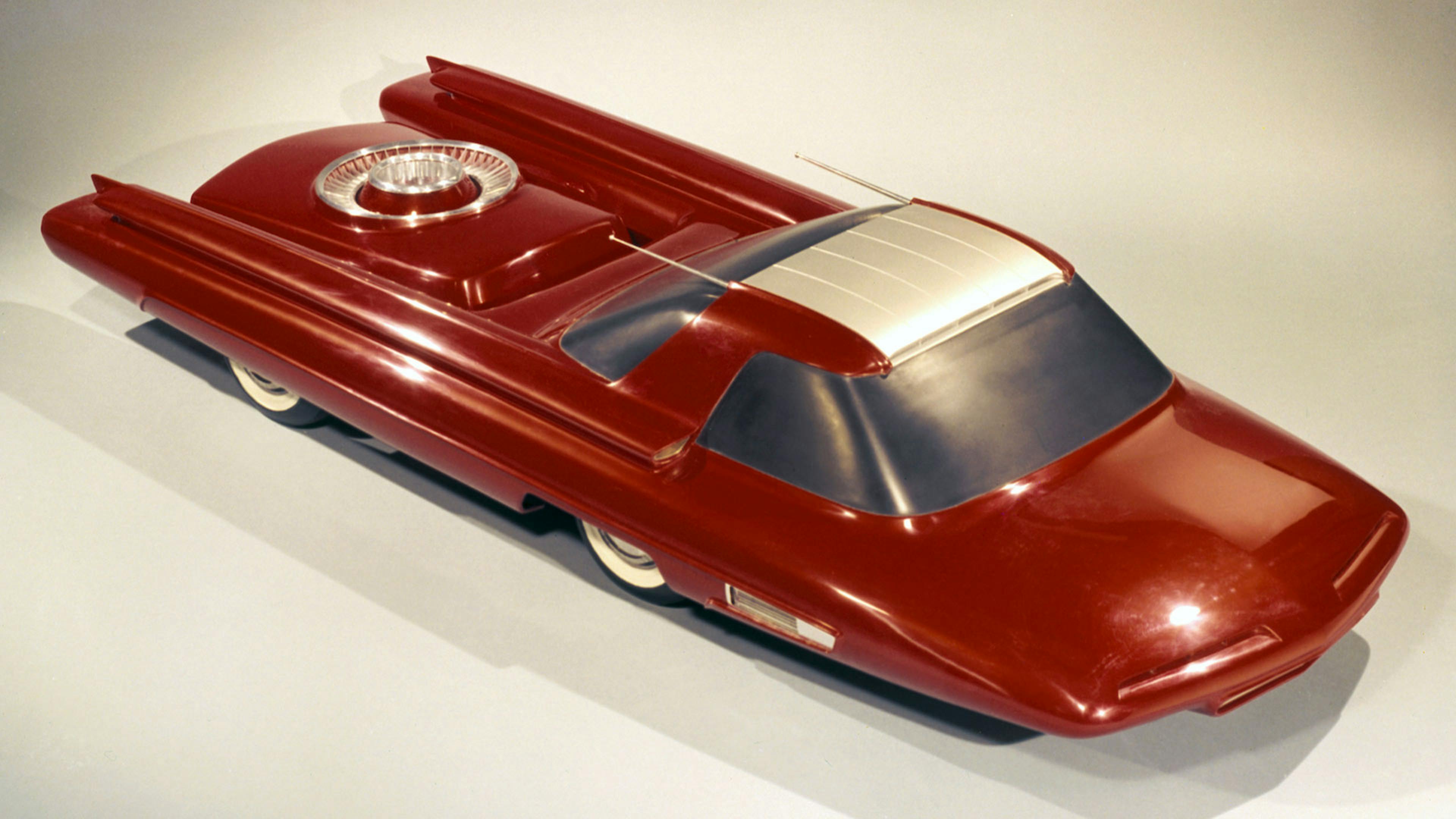 Freisteller einer roten Ford Nucleon Autostudie.