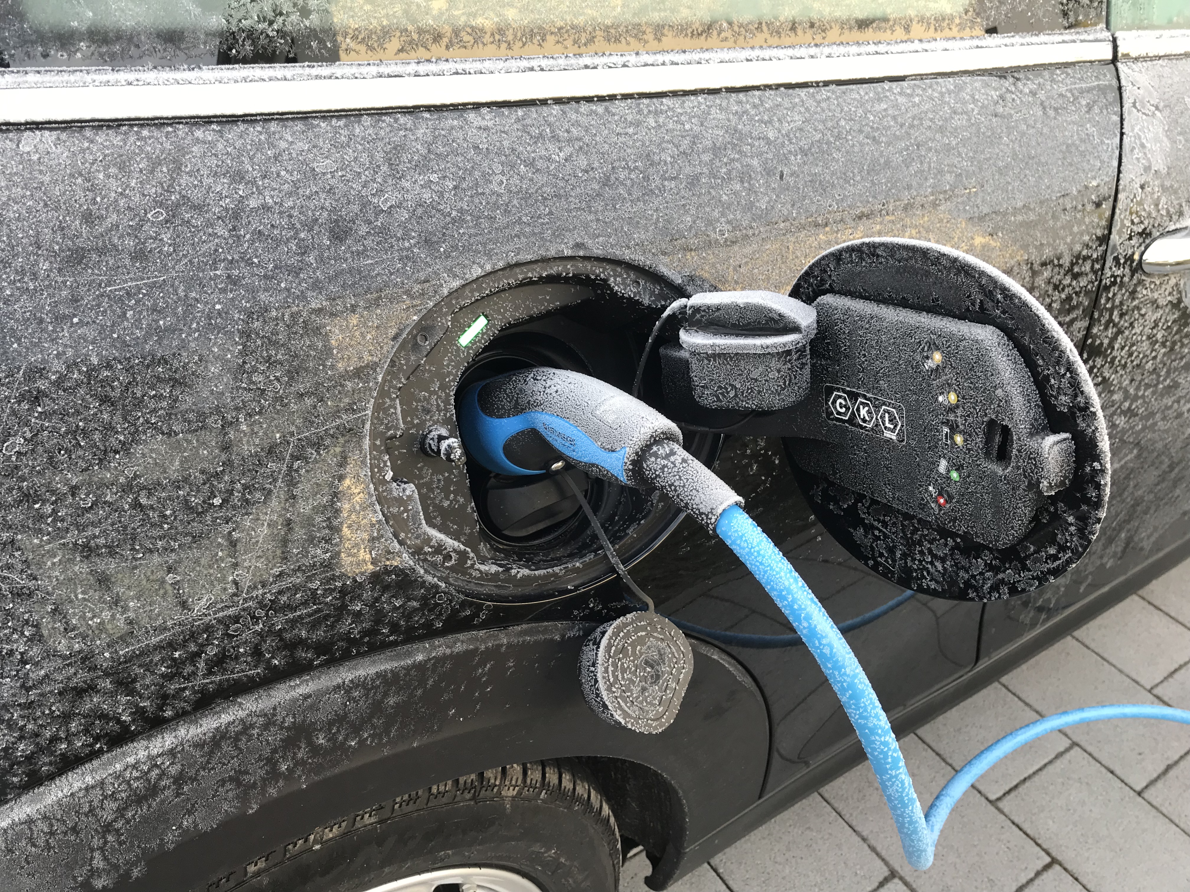 Ladekabel bei schlechtem Wetter 
