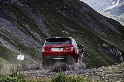 Land Rover Range Rover Sport LW Aussenansicht Front dynamisch rot