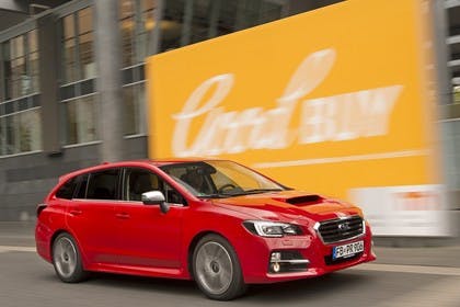 Subaru Levorg Aussenansicht Seite schräg dynamisch rot