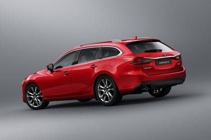 Mazda 6 Kombi GJ Aussenansicht Heck schräg statisch Studio rot