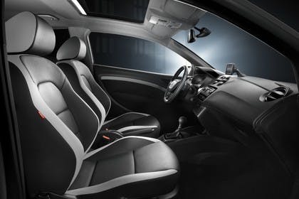 SEAT Ibiza Cupra 6P Innenansicht Vordersitze und Armaturenbrett beifahrerseitig