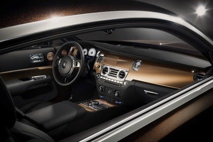 Rolls-Royce Wraith Innenansicht statisch Studio Mittelkonsole und Armaturenbrett beifahrerseitig