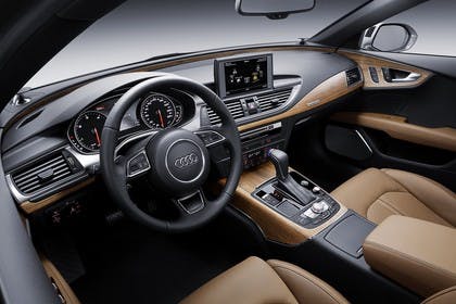 Audi A7 4G Innenansicht Fahrerposision Studio statisch braun