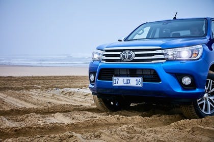 Toyota Hilux AN1P Aussenansicht Detail blau Front