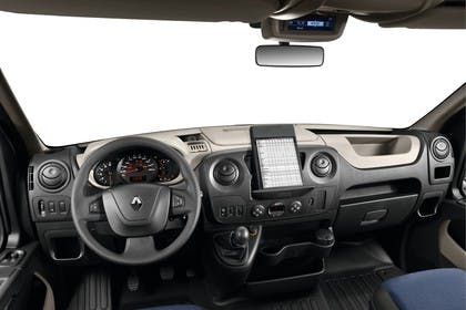 Renault Master 3 Combi Innenansicht statisch Studio Vordersitze und Armaturenbrett fahrerseitig