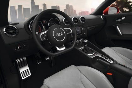 Audi TT 8J Innenansicht Fahrerposition statisch grau schwarz