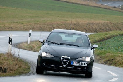 Alfa Romeo 147 Fünftürer 937 Aussenansicht Front dynamisch schwarz