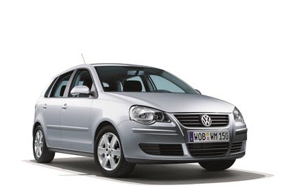 VW Polo 9N Fünftürer Facelift Aussenansicht Front schräg statisch Studio grau