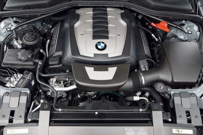 BMW 6er Cabriolet E64 Aussenansicht statisch Detail Motor