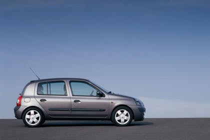 Renault Clio B Facelift Fünftürer Aussenansicht Seite statisch grau