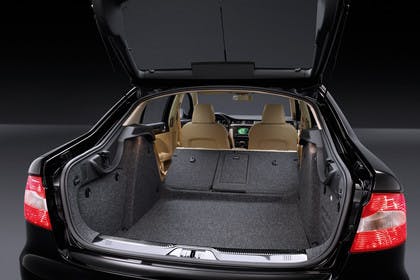 Skoda Superb Limousine 3T Innenansicht Kofferraum statisch schwarz