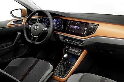 VW Polo AW Innenansicht statisch Studio Vordersitze und Armaturenbrett beifahrerseitig