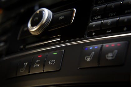 Mercedes E-Klasse W212 Innenansicht Detail Klimaanlage statisch schwarz