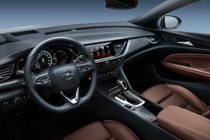 Opel Insignia B Grand Sport Innenansicht Fahrerposition Studio statisch braun