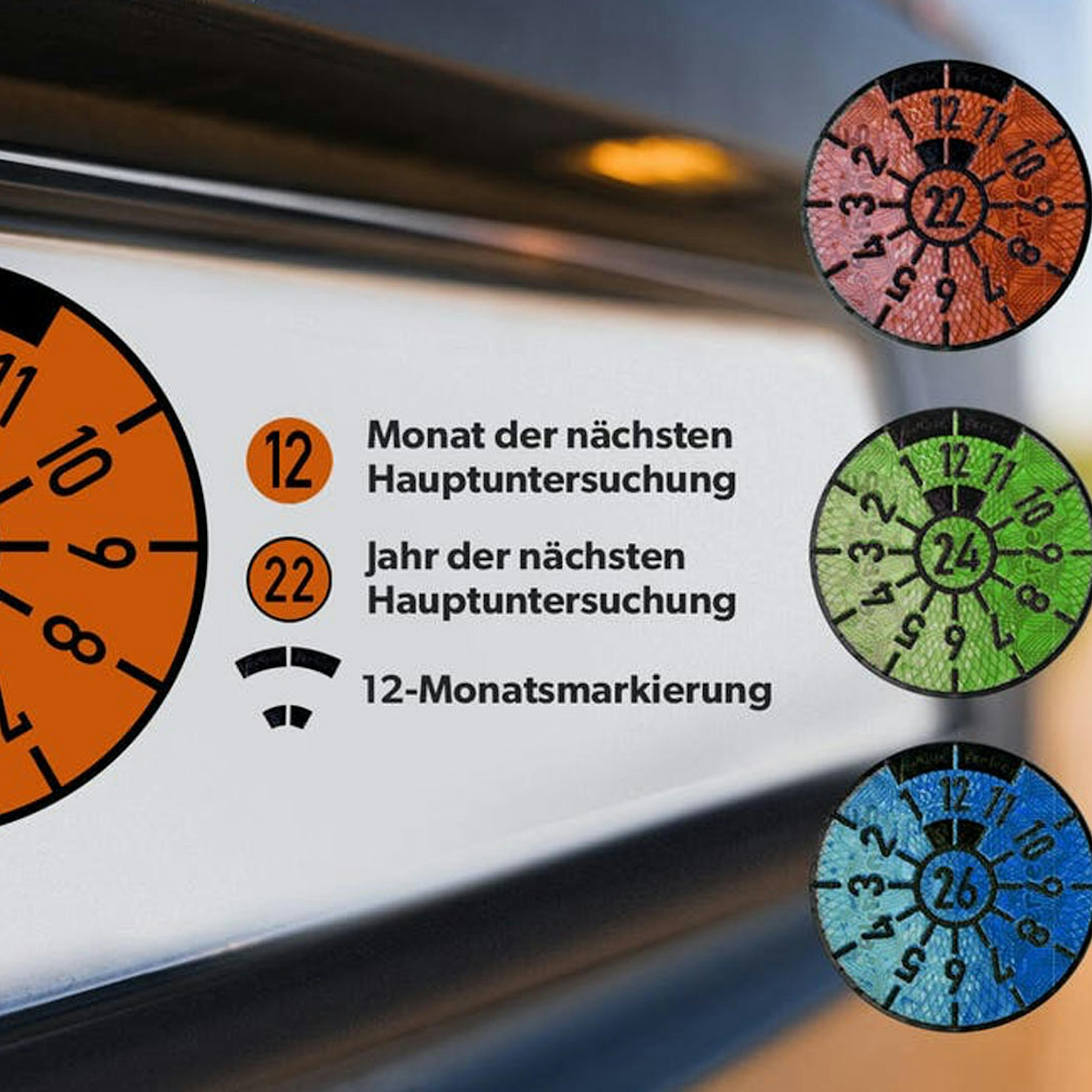 Infografik mit sieben TÜV Plaketten.