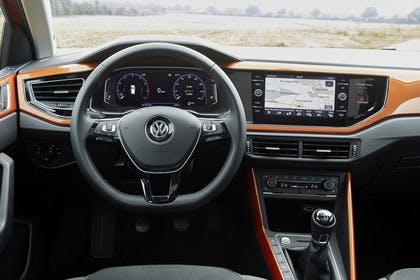 VW Polo AW Innenansicht statisch Vordersitze und Armaturenbrett fahrerseitig