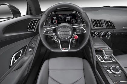 Audi R8 Coupe Innenansicht Fahrerposition Studio statisch beige