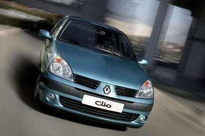 Renault Clio B Facelift Dreitürer Aussenansicht Front schräg dynamisch blau