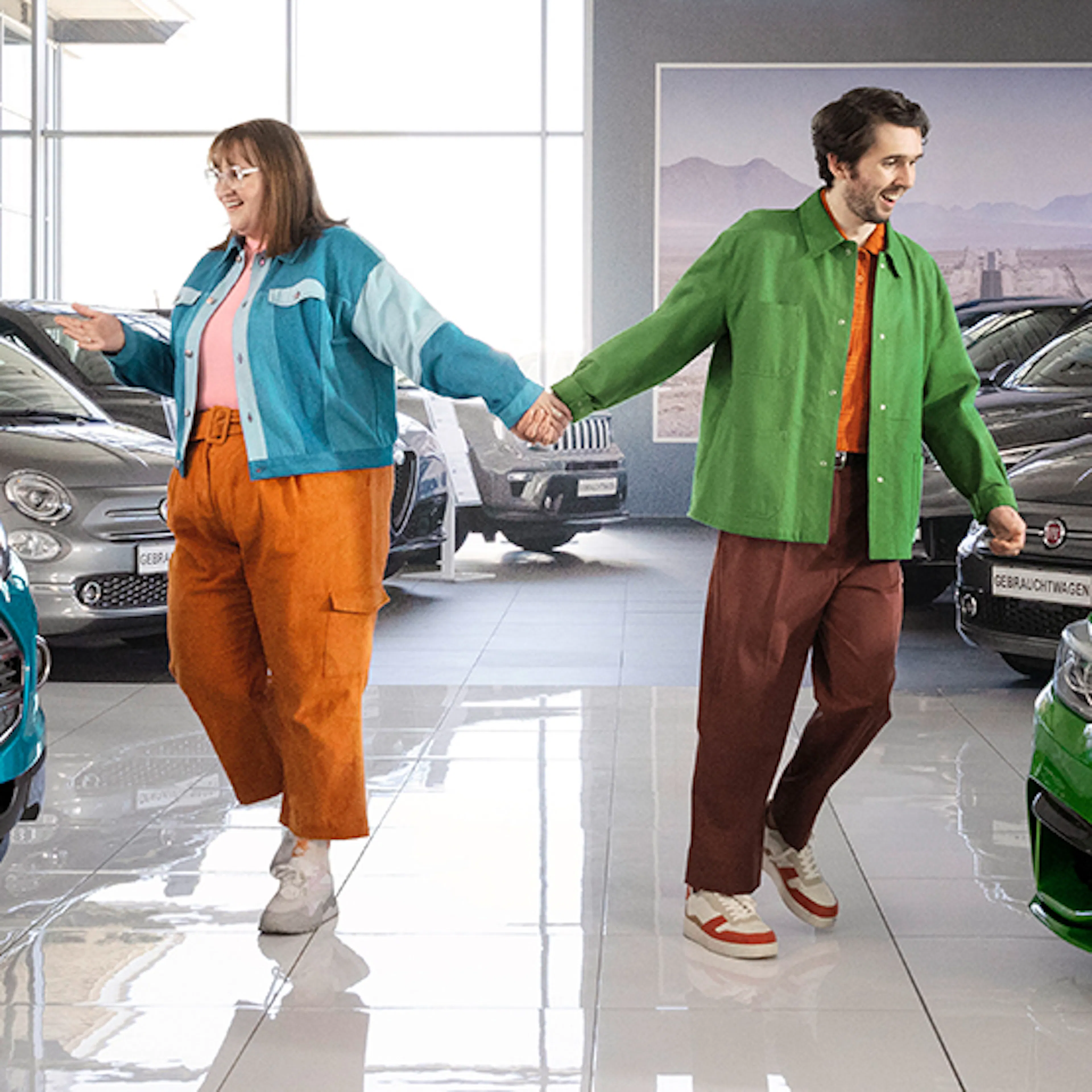 Pärchen kann sich zwischen zwei Leasing-Angeboten nicht entscheiden