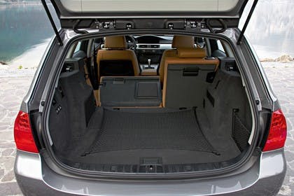 BMW 3er Touring E91 LCI Innenansicht statisch Kofferraum Rücksitze 2/3 umgeklappt