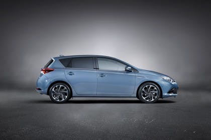Toyota Auris Hybrid Schrägheck E18 Aussenansicht Seite statisch Studio blau