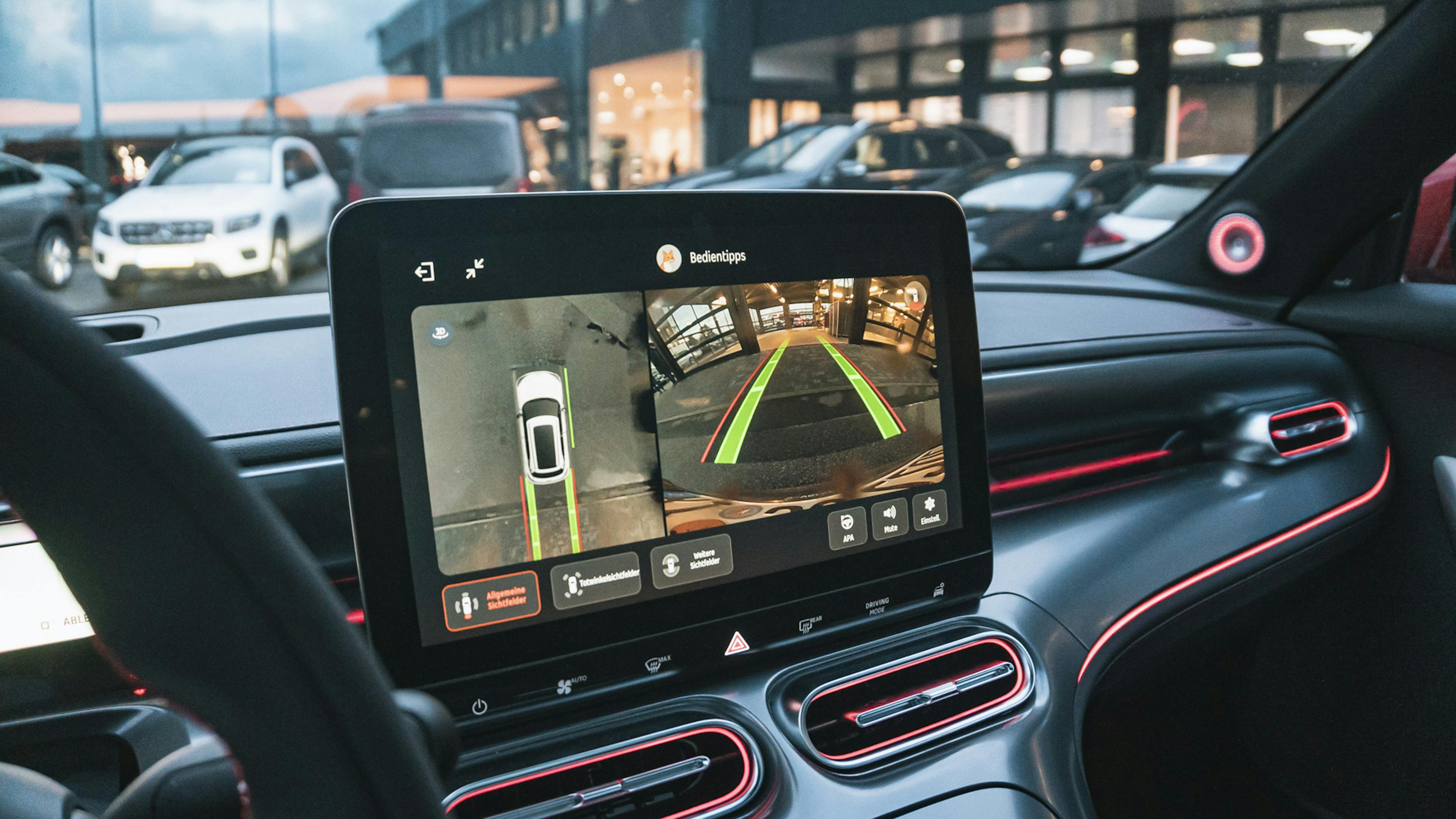 Die 360-Grad-Kamera und die Rückfahrkamera auf dem Touchscreen von einem Smart #1 Brabus.