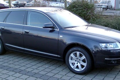 Audi A6 4F Avant Aussenansicht Seite schräg statisch schwarz
