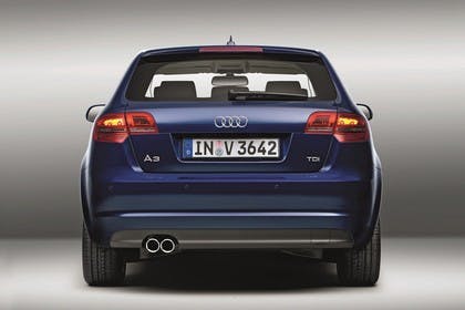 Audi A3 Sportback 8PA Aussenansicht Heck Studio statisch blau