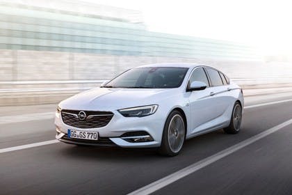 Opel Insignia B Grand Sport Aussenansicht Front schräg dynamisch weiss