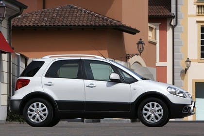Fiat Sedici FY Facelift Aussenansicht Seite statisch weiss