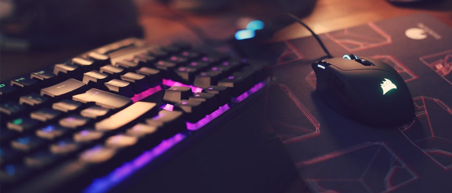 On a testé : la souris Corsair Sabre RGB et le clavier Corsair K68 RGB