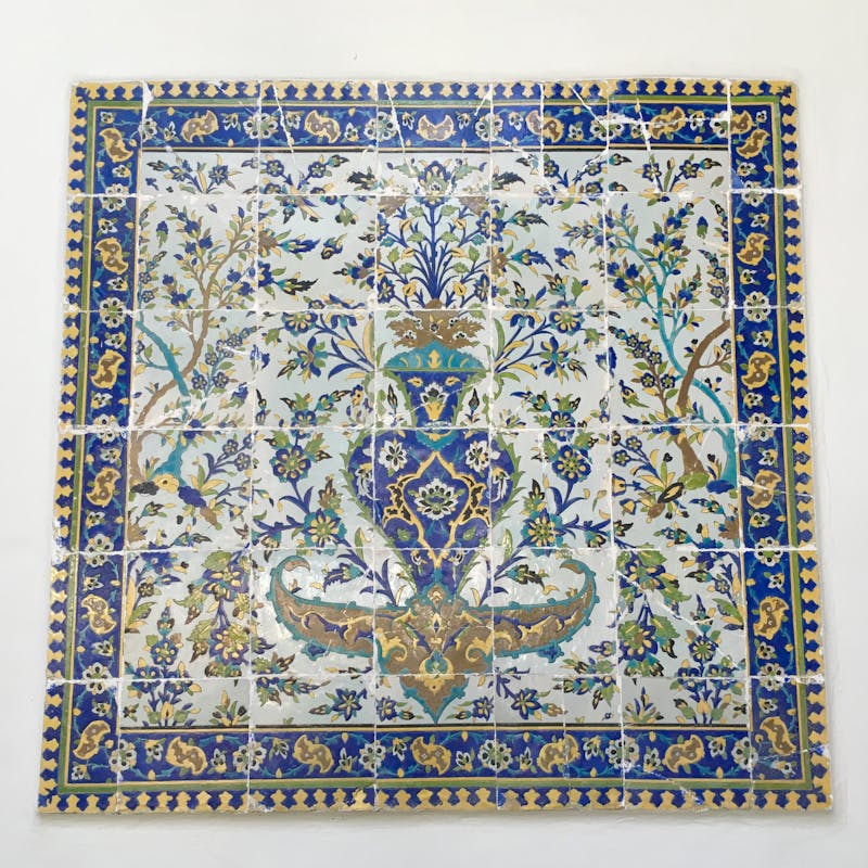 Tile panel (48.98.1). Iran (Isfahan), 17th century. Doris Duke Foundation for Islamic Art, Honolulu, Hawai’i. (Photo: Paige Donnelly, 2016.)