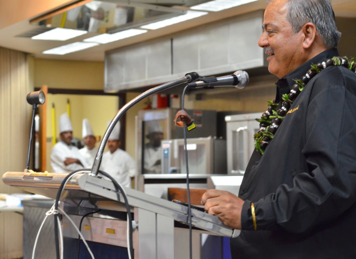 Chef Oberoi teaches Kapi‘olani Community College culinary arts students how to make murg khatta pyaz. Shangri La, Doris Duke Foundation for Islamic Art, Honolulu, Hawai’i.