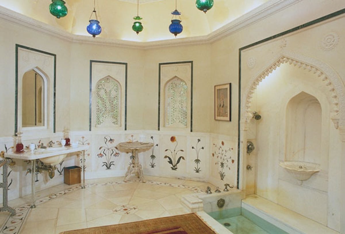 The master bathroom at Shangri La, commissioned from F.B. and C.G. Blomfield in 1935.               David Franzen 1999. Doris Duke Foundation for Islamic Art, Honolulu, Hawai’i.