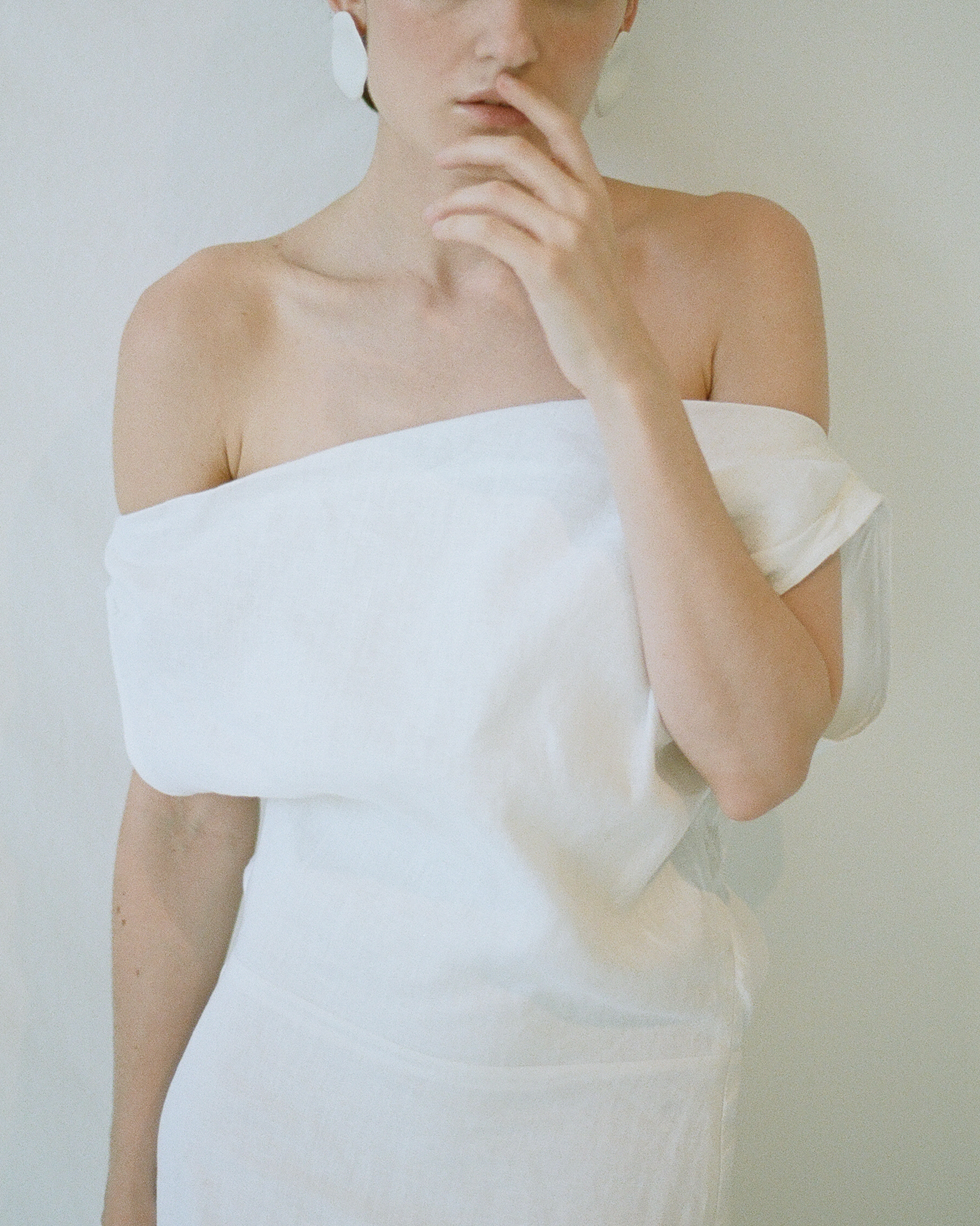 MOON EARRINGS, WHITE