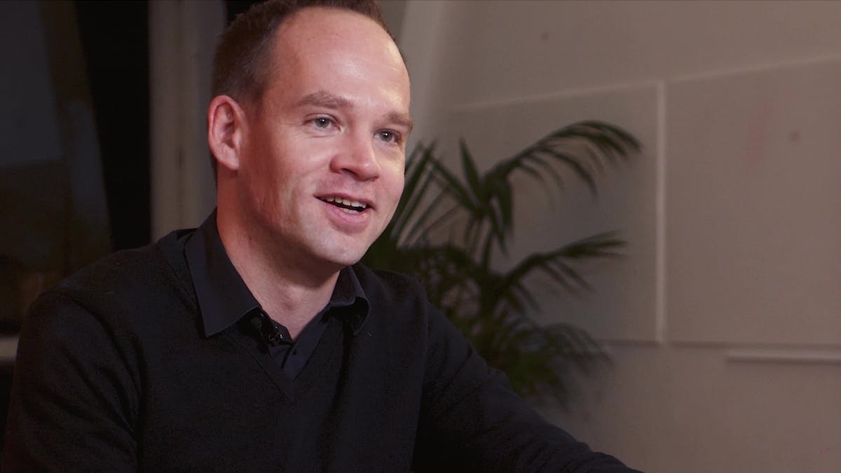 Makerist founder Axel Heinz in black shirt smiling