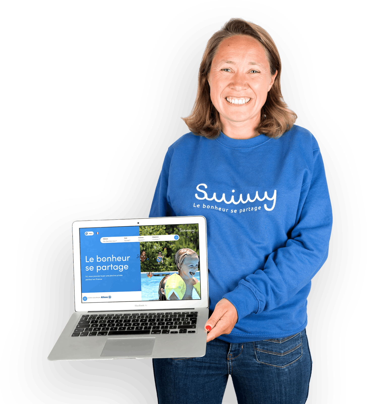 The marketplace Swimmy's founder Raphaëlle de Monteynard is smiling widely. She holds a laptop showing the Swimmy landing page facing the camera.